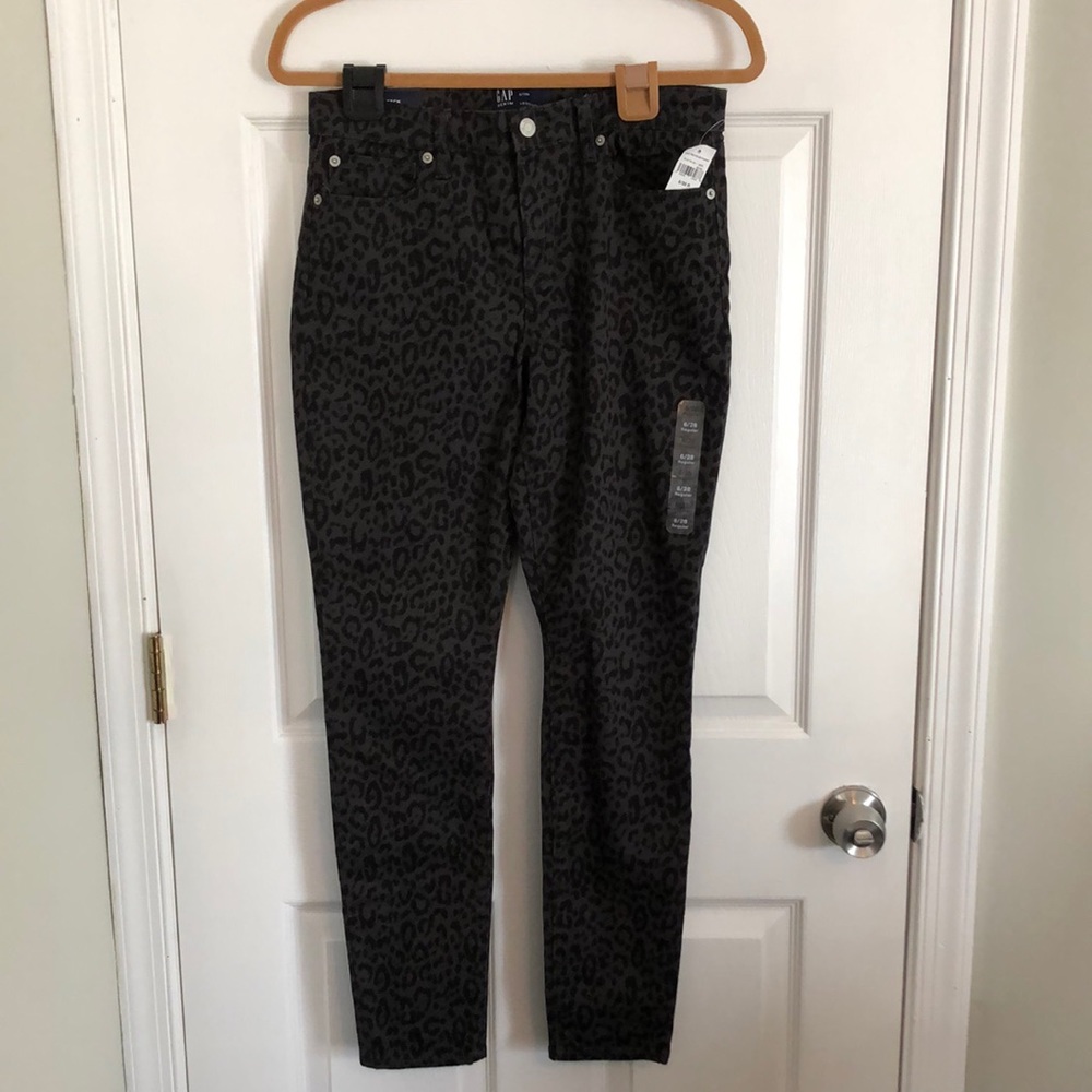 NWT, 6/28R Legging from GAP. Smoke free home.